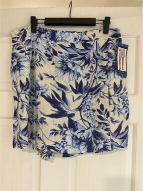 Ellen Tracy Blue and White Floral Print Elastic Waist Mini Skort , Size L